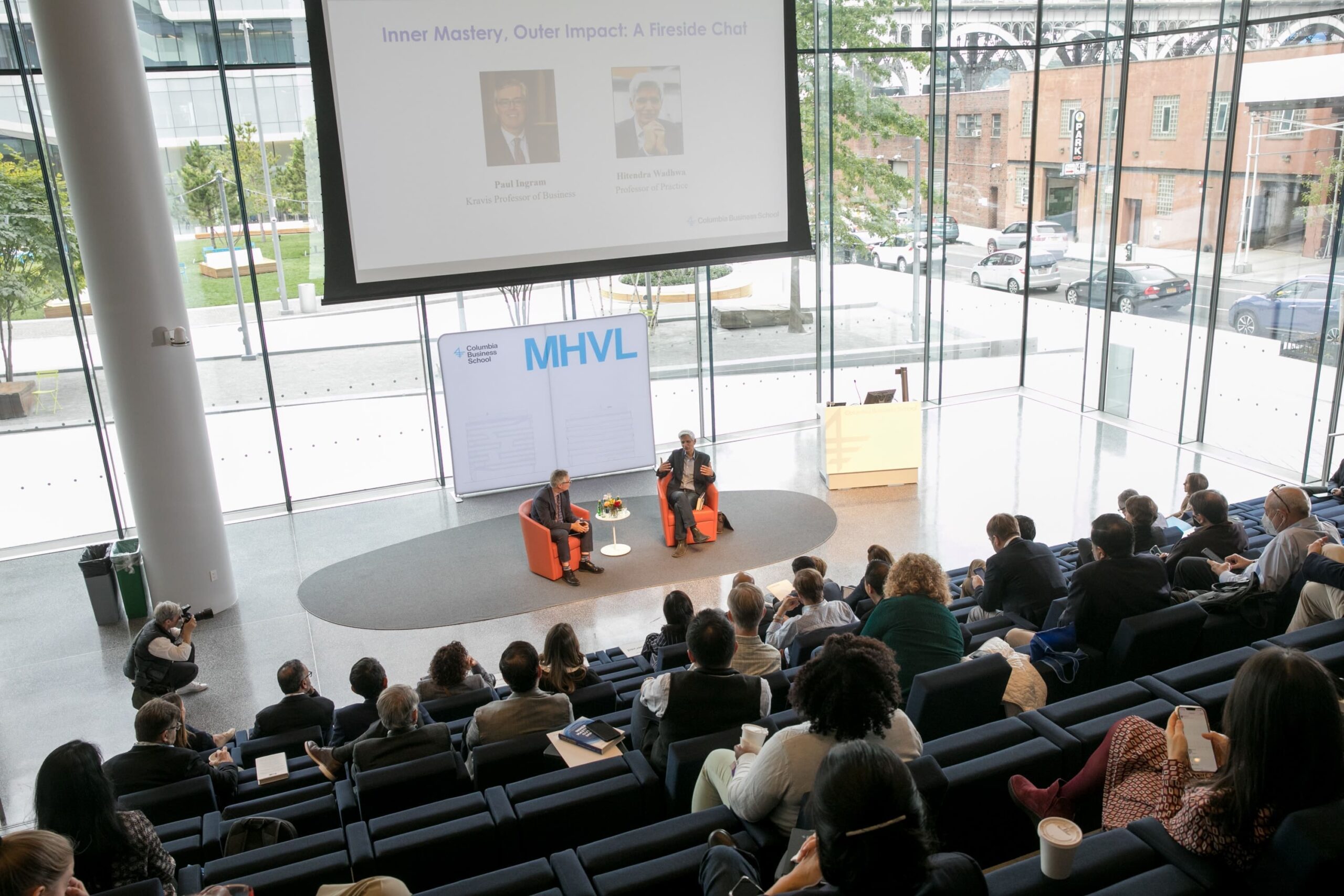 Hitendra Wadhwa and Paul Ingram in conversation with audience at CBS Leadership Summit