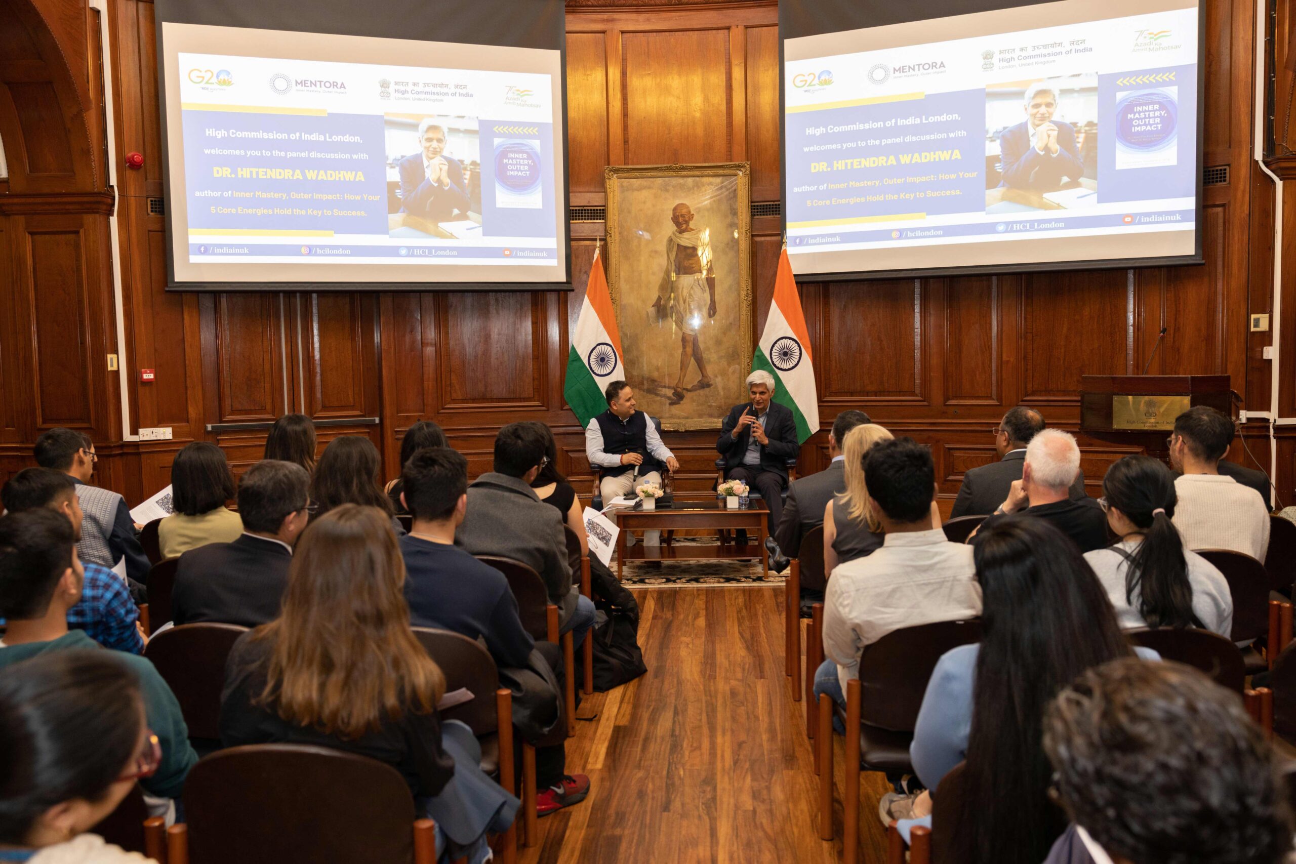 Hitendra in conversation with Amish and the participants at the High Commission of India, London