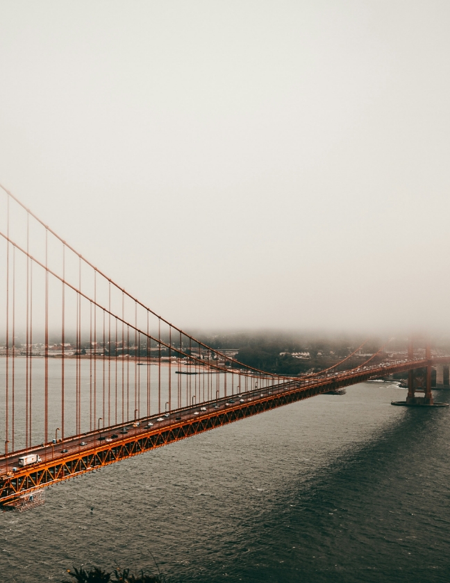 The Golden State Bridge amidst a misty background