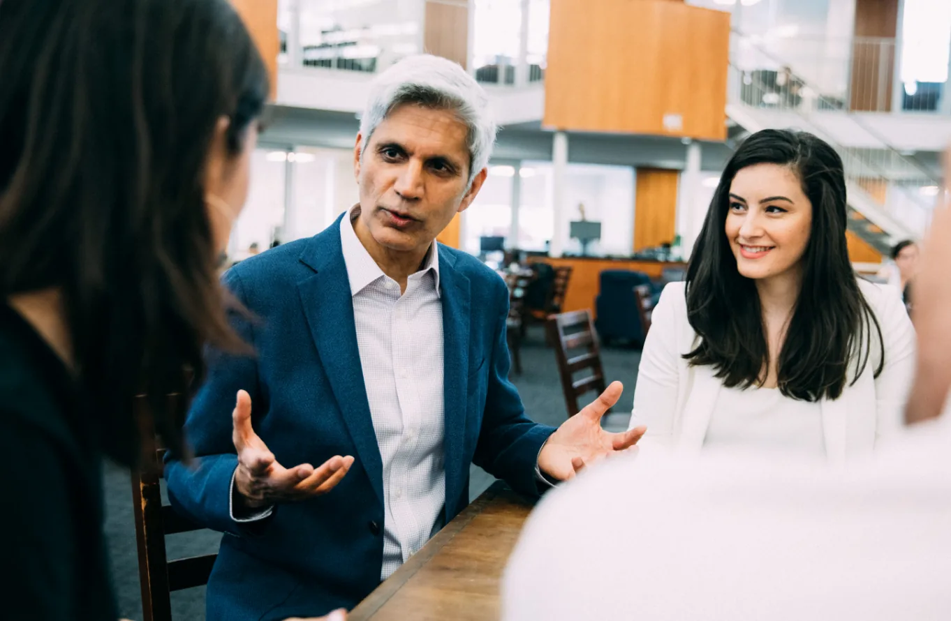 Participants in discussion during a Mentora learning experience